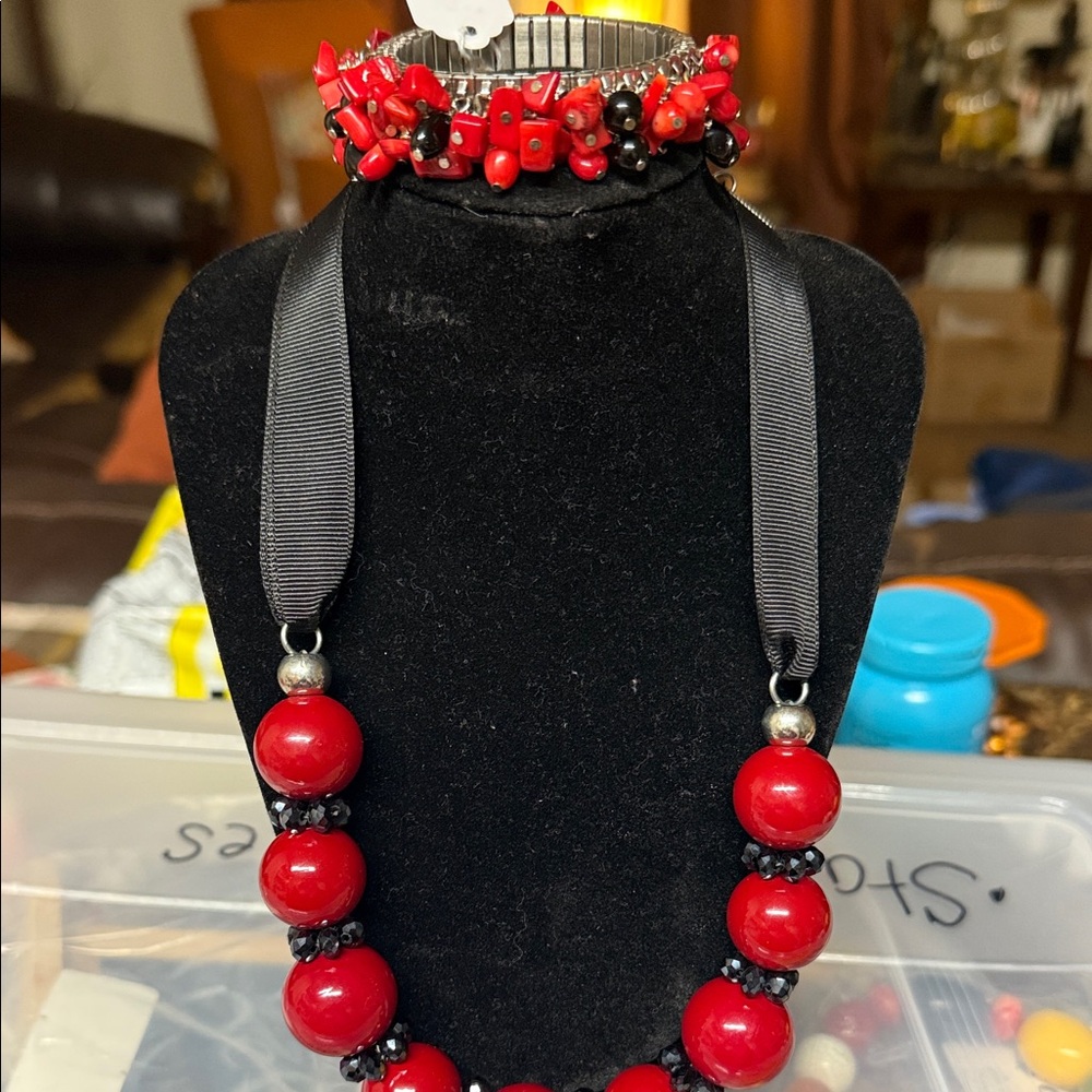 Elegant Red Beaded Necklace and Bracelet Set